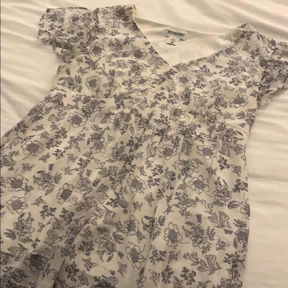 My FAVORITE Navy + White Floral Maternity Blouse!